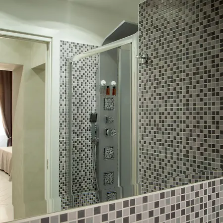 Πανσιόν Frattina Grand 4*
