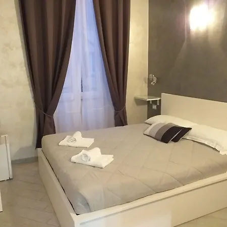 Πανσιόν Frattina Grand