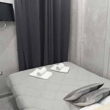 Πανσιόν Frattina Grand 4*