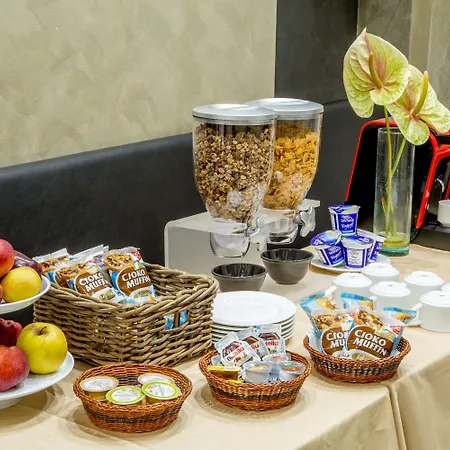Πανσιόν Frattina Grand 4*