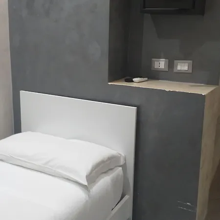 Πανσιόν Frattina Grand 4*