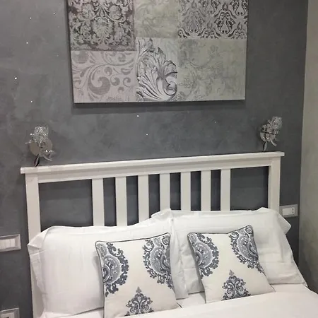 Πανσιόν Frattina Grand 3*